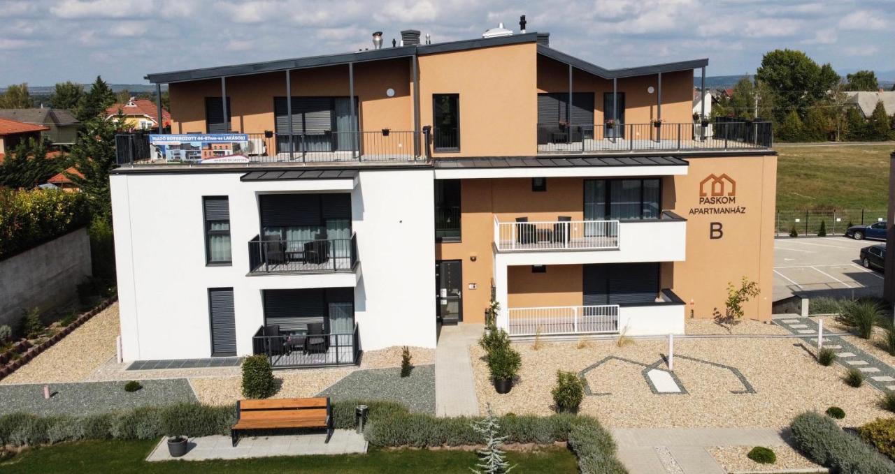 Paskom Apartmanhaz Nyergesujfalu Eksteriør billede